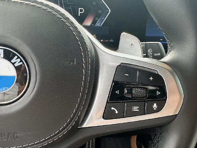 Used 2024 BMW X7 xDrive40i w/ M Sport Package AWD/4WD image 28