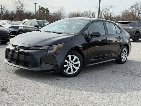 Used 2022 Toyota Corolla LE image 3