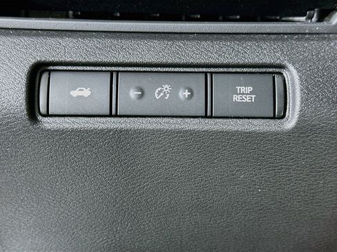 Used 2025 Nissan Altima 2.5 SV FWD image 17