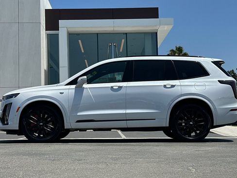 Used 2024 Cadillac XT6 Sport w/ LPO, Onyx Lite Package AWD/4WD image 6