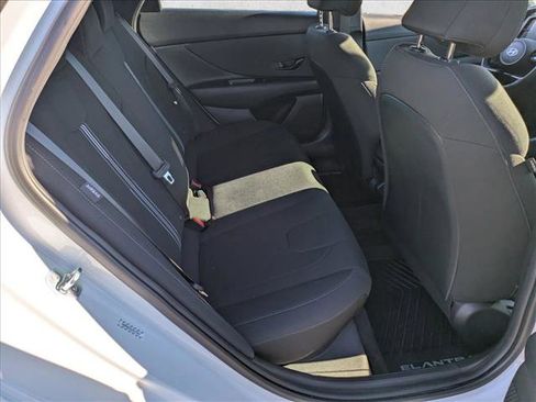 Used 2025 Hyundai Elantra Sport image 18
