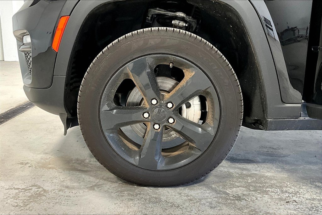 New 2024 Jeep Grand Cherokee Limited w/ Black Appearance Package AWD/4WD image 14