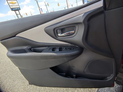 Used 2024 Nissan Murano SV AWD/4WD image 23