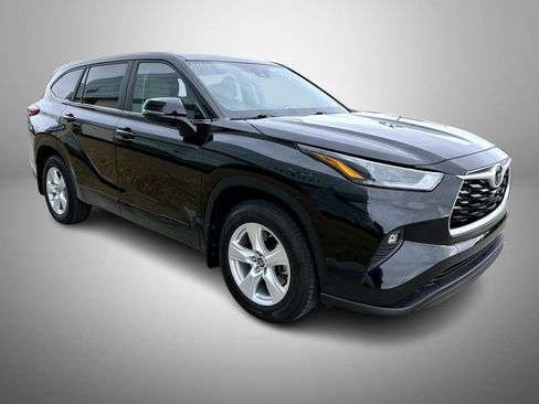 Used 2023 Toyota Highlander L image 3