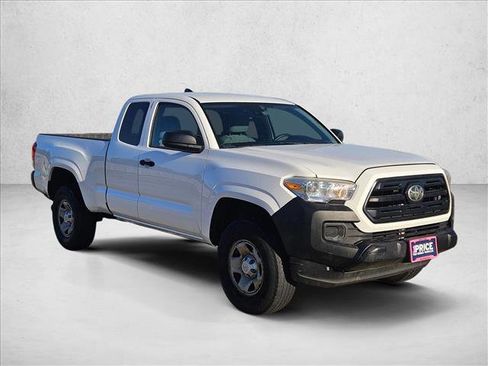 Used 2019 Toyota Tacoma SR image 3