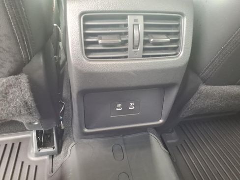 Used 2025 Nissan Rogue SV AWD/4WD image 16