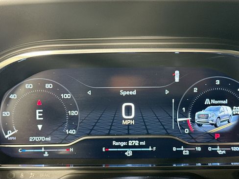 Used 2023 GMC Yukon SLT w/ SLT Luxury Package image 12