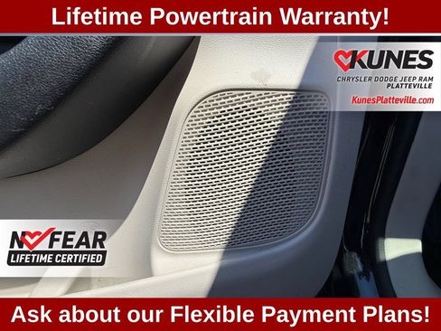 Used 2023 Chrysler Pacifica Touring-L FWD image 36