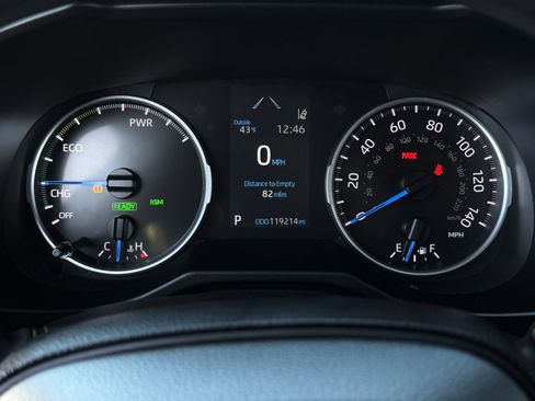 Used 2019 Toyota RAV4 LE w/ Carpet Mat Package image 16