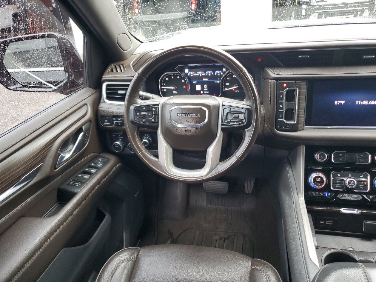 Used 2021 GMC Yukon XL Denali w/ Denali Premium Package AWD/4WD image 12