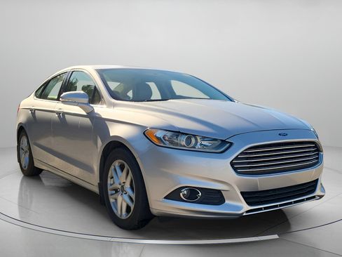 Used 2014 Ford Fusion SE w/ Equipment Group 202A image 1