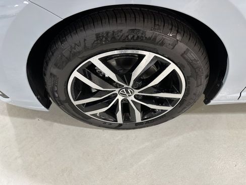 New 2026 Volkswagen Jetta SE FWD image 11