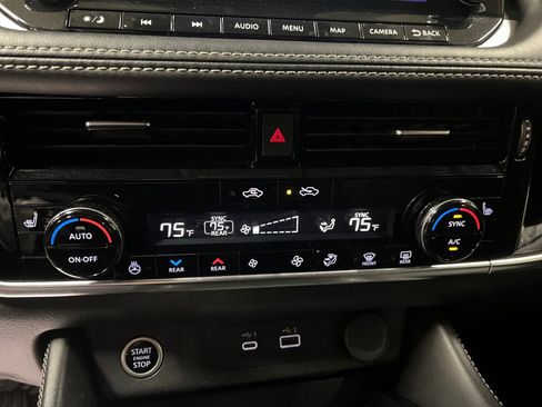 Used 2023 Nissan Rogue SL w/ SL Premium Package image 18