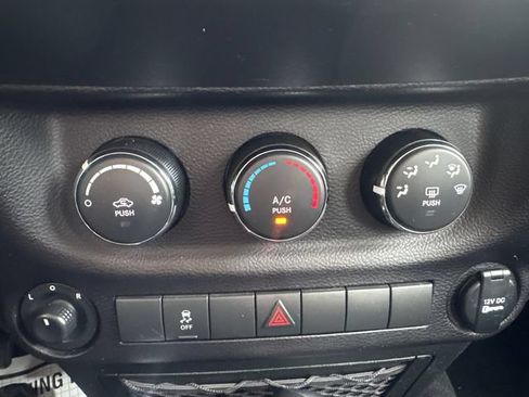 Used 2017 Jeep Wrangler Sport w/ Quick Order Package 23S AWD/4WD image 18