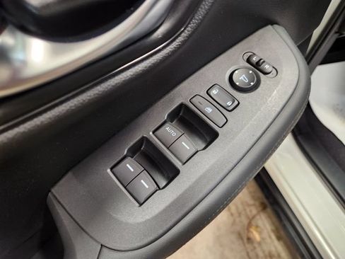 Used 2024 Honda HR-V LX image 19
