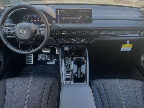 Used 2025 Honda Accord Sport image 15