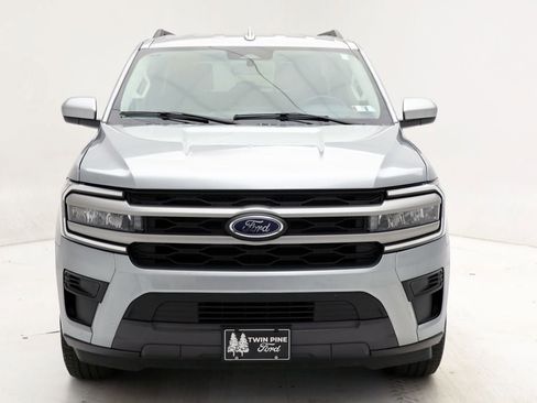 Used 2024 Ford Expedition Max XLT image 5