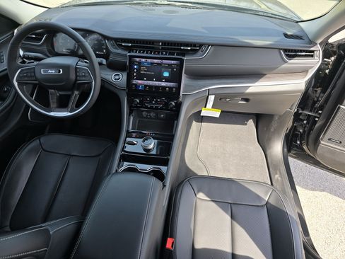 Certified 2023 Jeep Grand Cherokee Limited w/ Luxury Tech Group II image 30