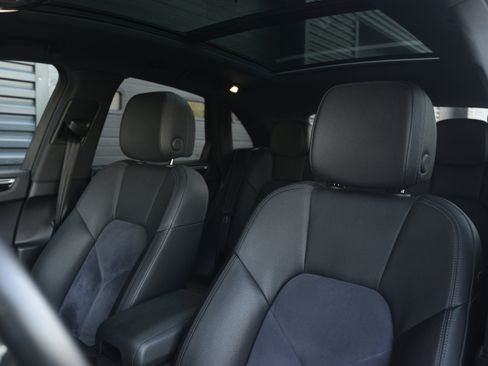 Certified 2019 Porsche Macan AWD/4WD image 5