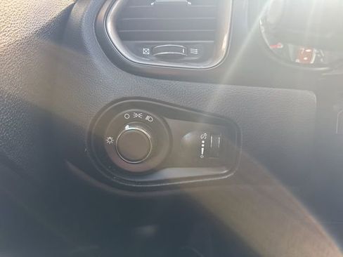 Certified 2023 Jeep Renegade Latitude image 11