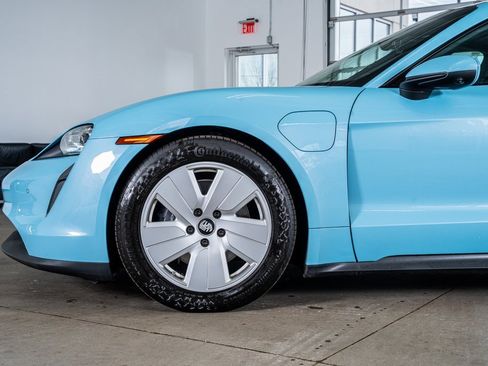 Used 2021 Porsche Taycan image 9