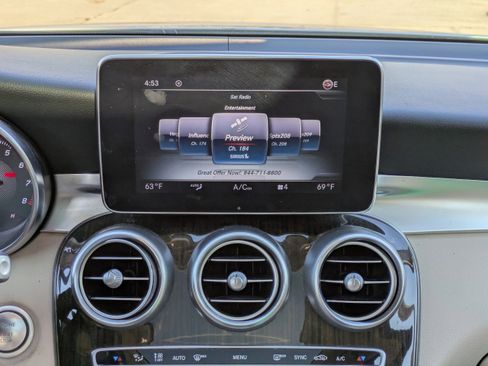 Used 2018 Mercedes-Benz GLC 300 4MATIC image 17