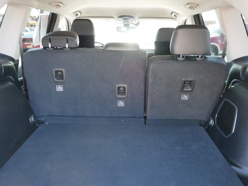 Used 2023 Jeep Grand Cherokee Limited w/ Black Appearance Package image 18