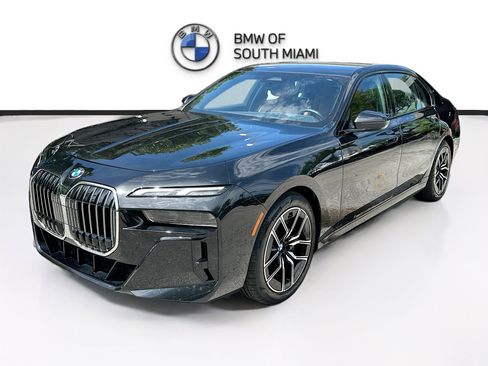 Certified 2024 BMW 740i RWD image 3