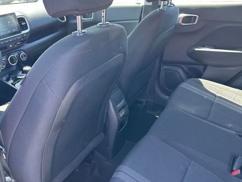 Used 2025 Hyundai Venue SEL FWD image 17