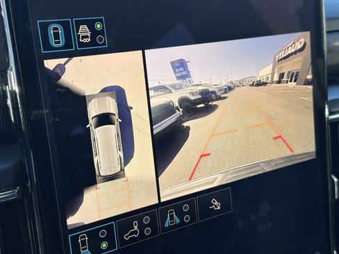 Used 2025 GMC Yukon Elevation image 12