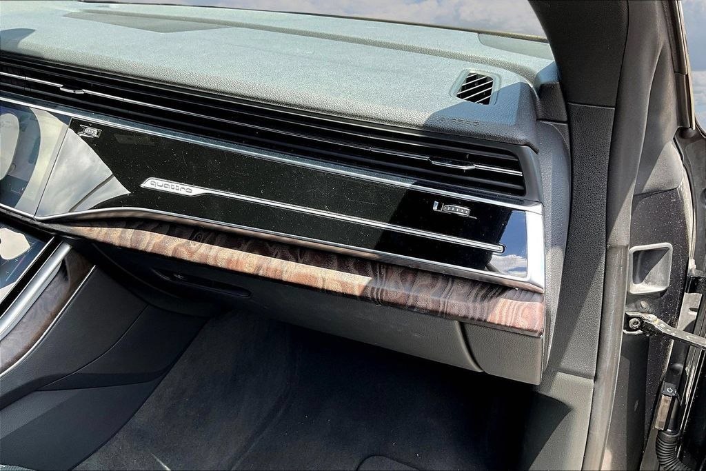 Used 2020 Audi Q8 Premium Plus w/ Premium Plus Package AWD/4WD image 26
