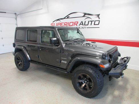 Used 2018 Jeep Wrangler Unlimited Sahara w/ LED Lighting Group AWD/4WD image 7
