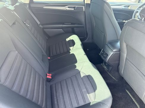 Used 2017 Ford Fusion SE w/ Fusion SE Technology Package image 14