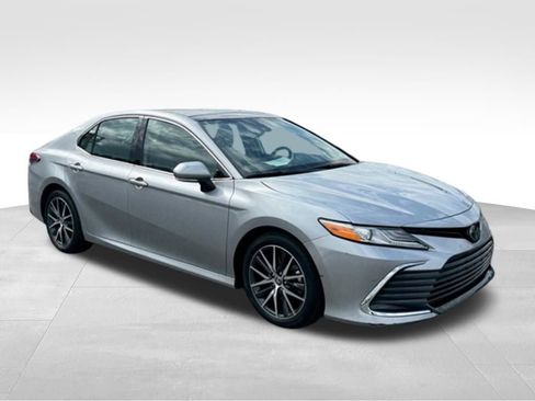Certified 2023 Toyota Camry XLE FWD image 9
