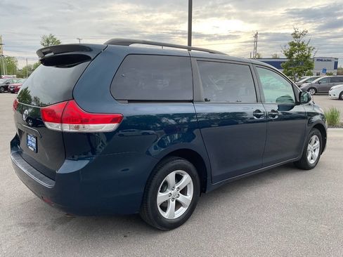 Used 2011 Toyota Sienna LE w/ Preferred Pkg FWD image 7