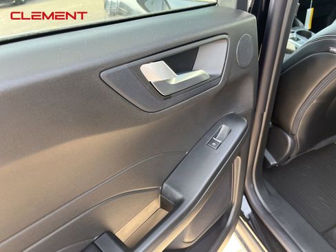 New 2024 Ford Escape SE w/ PHEV Premium Package image 36