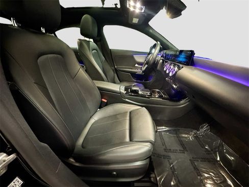 Used 2022 Mercedes-Benz CLA 250 4MATIC image 33