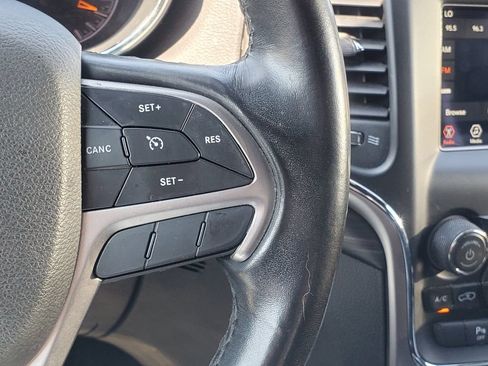 Used 2020 Jeep Grand Cherokee Laredo AWD/4WD image 14