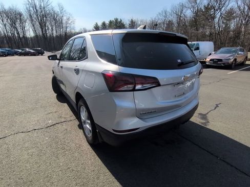 Used 2022 Chevrolet Equinox LS w/ LS Convenience Package image 3