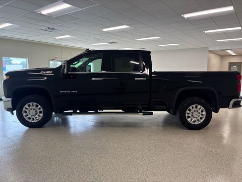 Used 2020 Chevrolet Silverado 2500 LTZ w/ LTZ Convenience Package AWD/4WD image 11