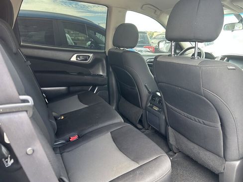 Used 2017 Nissan Pathfinder S image 34