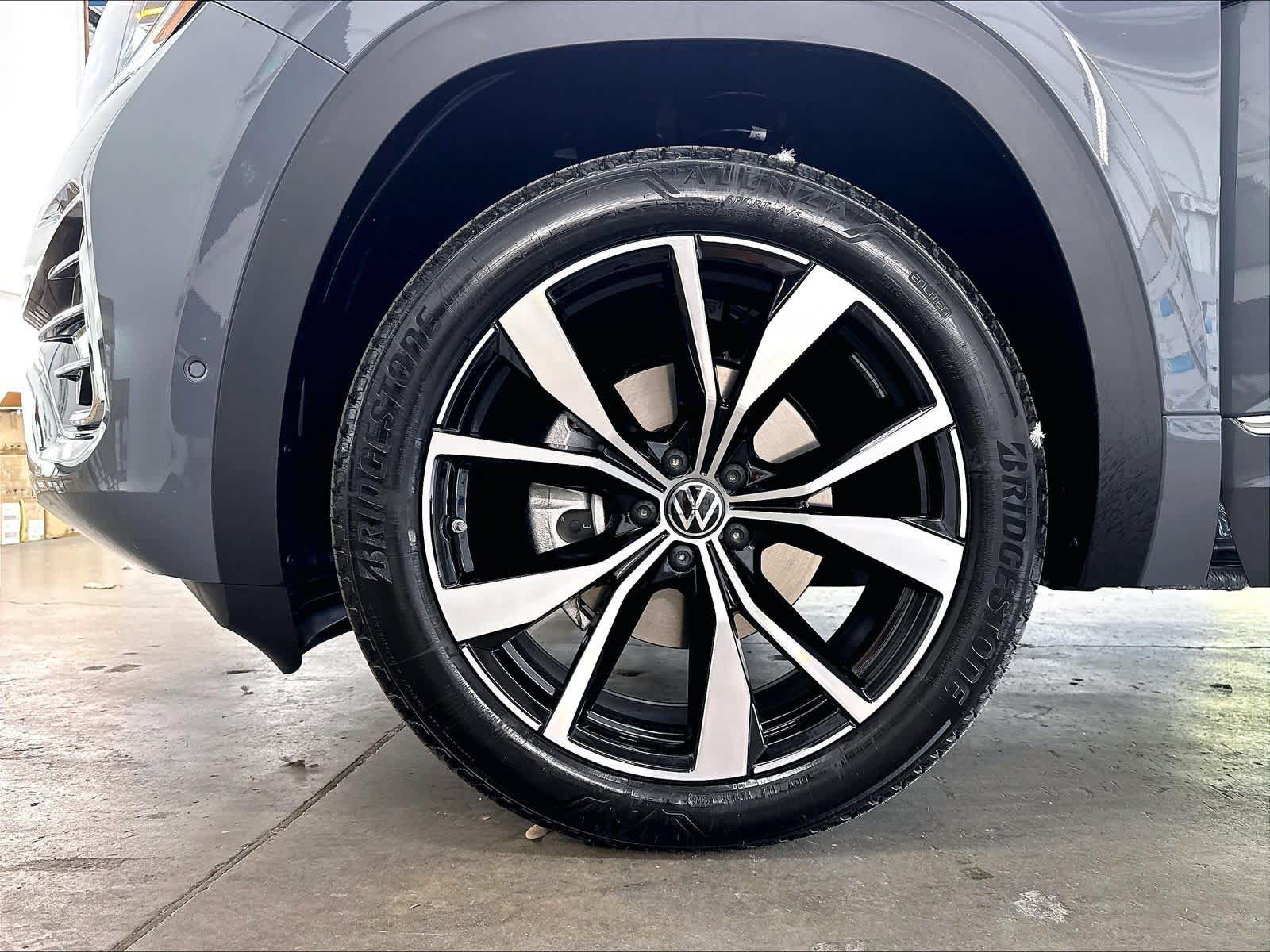 New 2026 Volkswagen Atlas Cross Sport SEL Premium R-Line AWD/4WD image 13