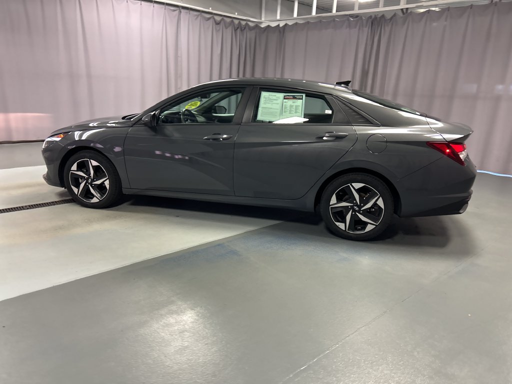 Used 2023 Hyundai Elantra SEL w/ Convenience Package FWD image 4