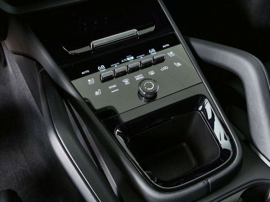 New 2026 Porsche Cayenne GTS AWD/4WD image 19