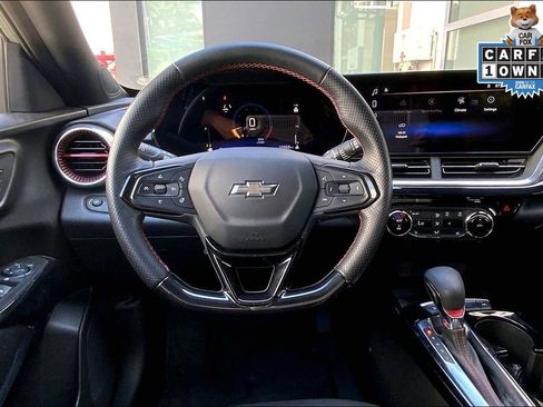 Used 2024 Chevrolet Trax RS w/ Sunroof Package image 5