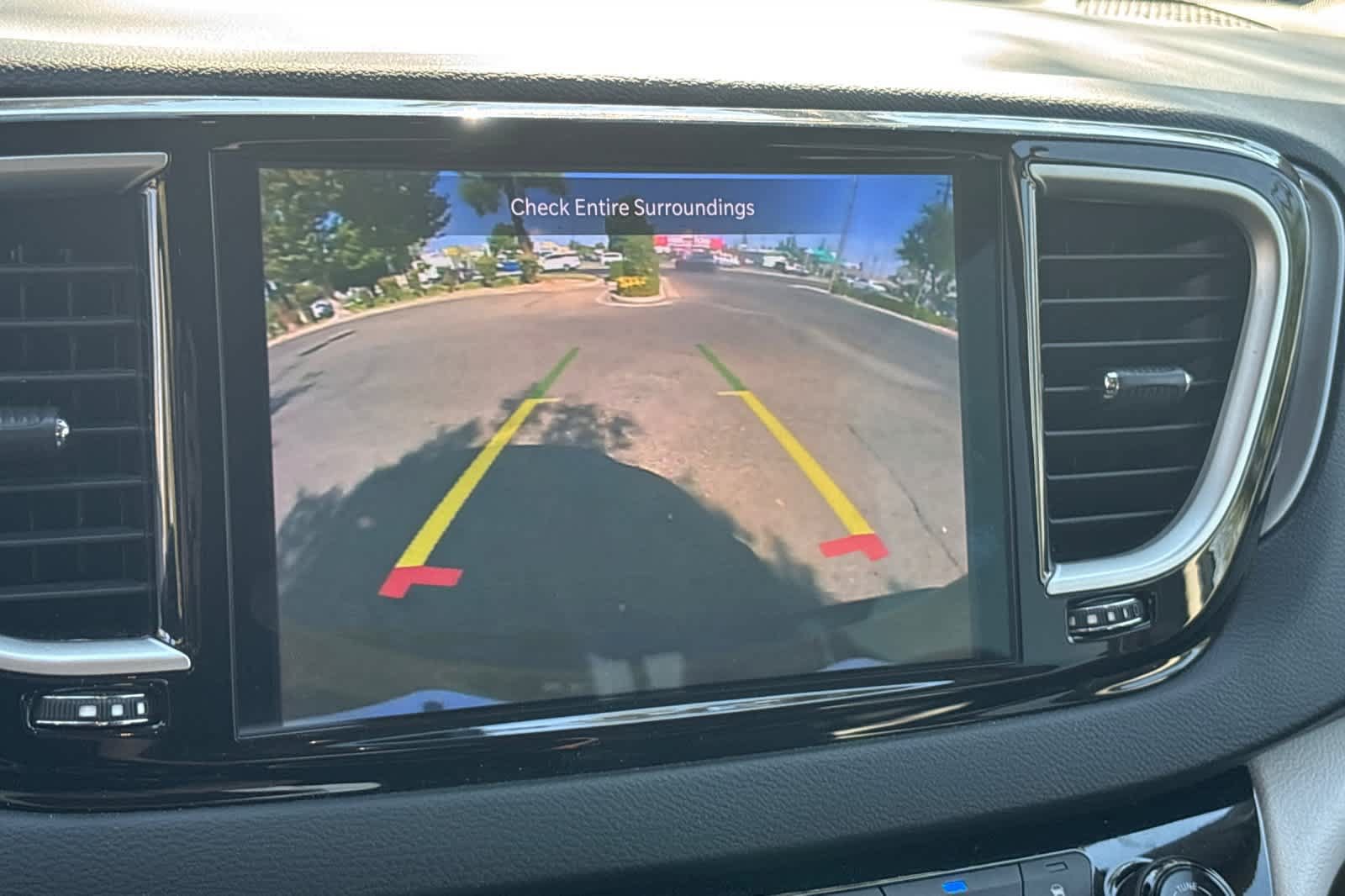 Used 2023 Chrysler Pacifica Touring-L FWD image 22