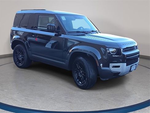 Used 2025 Land Rover Defender 90 S image 4