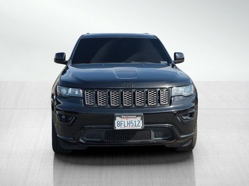Used 2018 Jeep Grand Cherokee Altitude RWD image 2