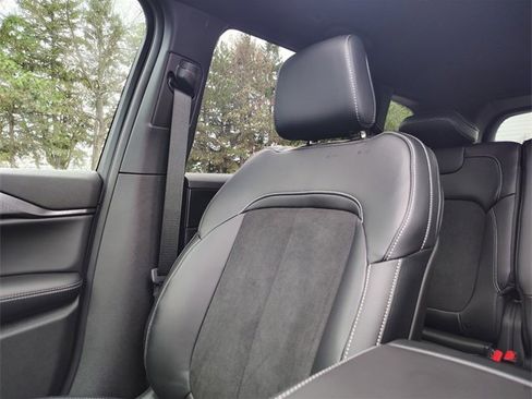 New 2025 Jeep Grand Cherokee Altitude image 26