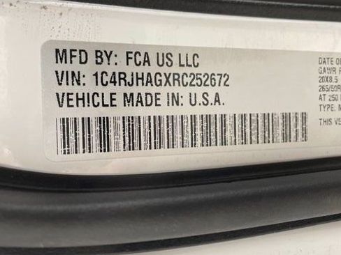 Used 2024 Jeep Grand Cherokee Altitude image 30